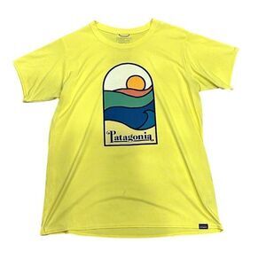 Patagonia Women's Graphic T-Shirt Yellow‎ Size L UPF 50+ Stretch